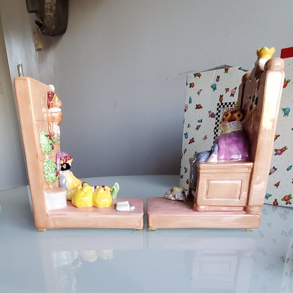 Mary Engelbreit Queen Ceramic Bookends - Cream and Tan - Picture 14 of 15